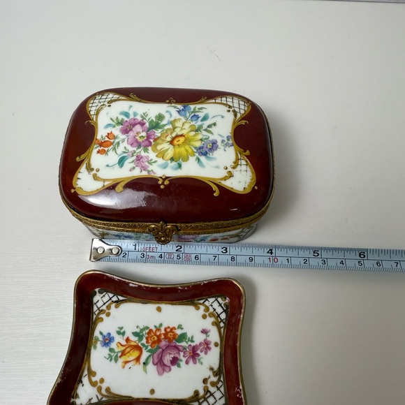 France Hand Painted Plum Porcelain Hinged Trinket Box With Matching Trinket Tray - Picture 3 of 13